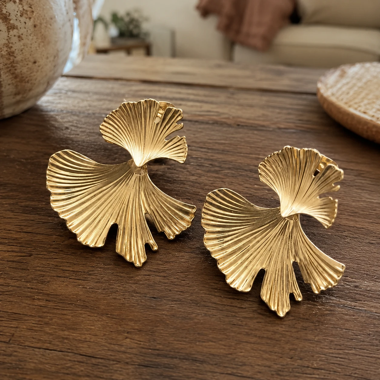 Pendientes Royal Velvet con forma de hoja ginkgo dorados